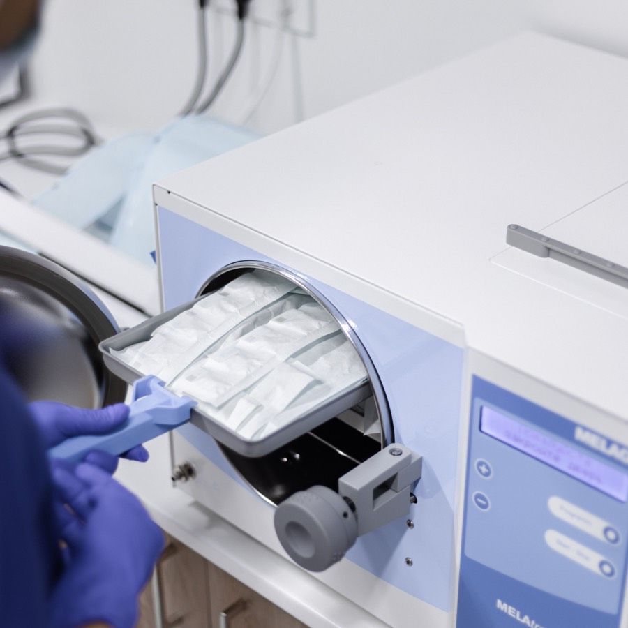 Chargement d'un stérilisateur avec des dispositifs médicaux conditionnés